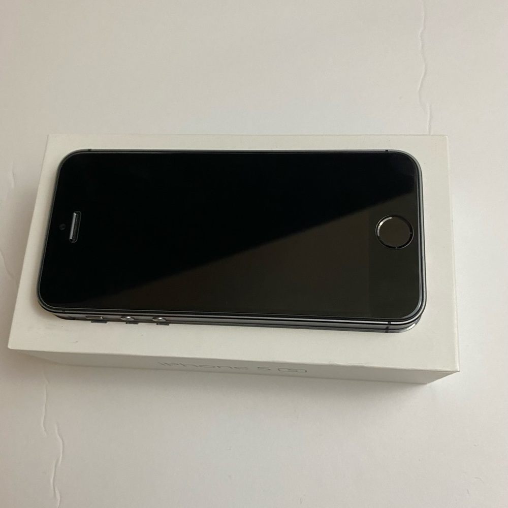 Used iPhone 5S Space Gray 16G for Total Wireless.
